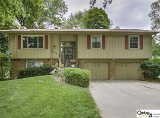 9528 Meadow Dr, Omaha, NE 68114