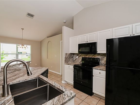 4th image of 123 SW 29th Ter