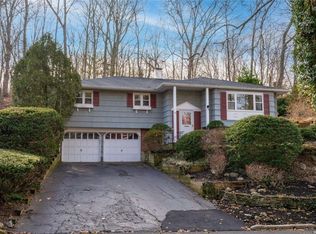 55 Cliftwood Dr, Huntington, NY 11743