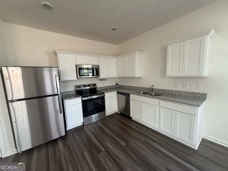 109 Feeney Ln — Photo 7
