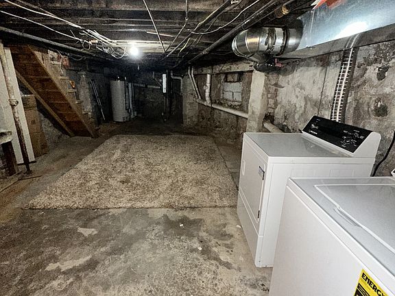 4th image of 1032 W Moyamensing Ave