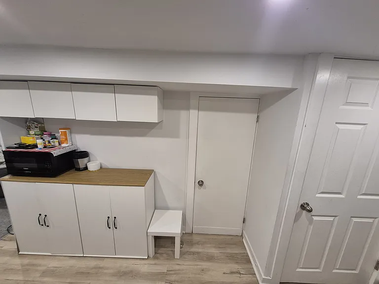 1191 Woodbine Ave #BASEMENT — Photo 4