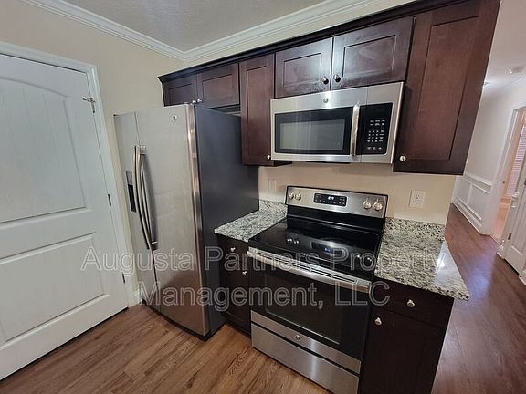 5th image of 636 Vista Dr