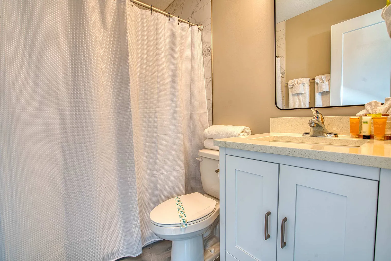 2 bed, 1.0 bath, $3,562 — Photo 3