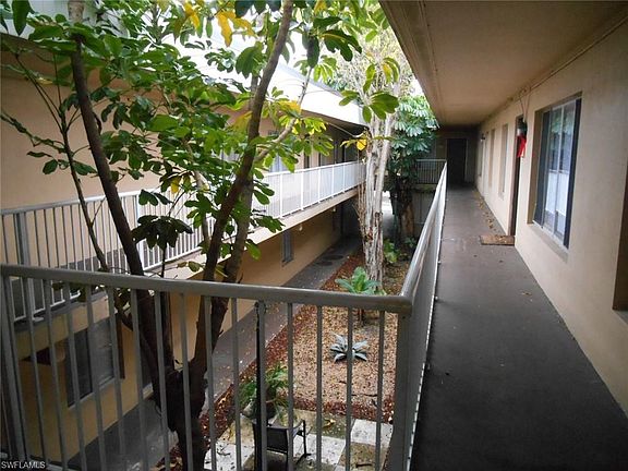 3rd image of 1830 Maravilla Ave