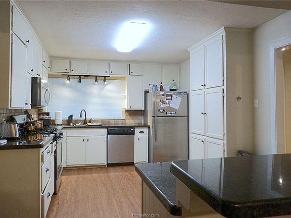4th image of 612 Fairview Ave