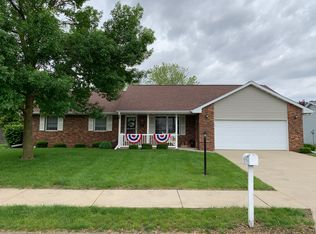 607 Moca Ct, Arcola, IL 61910