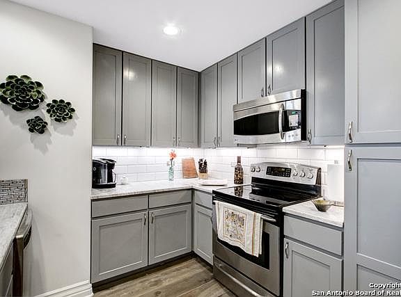 5th image of 215 Center St APT 1106