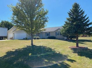 200 Leonard Ln, Waverly, IA 50677