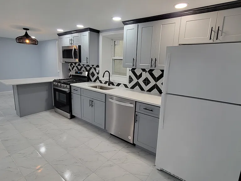 124 Leonard St #2 — Photo 6