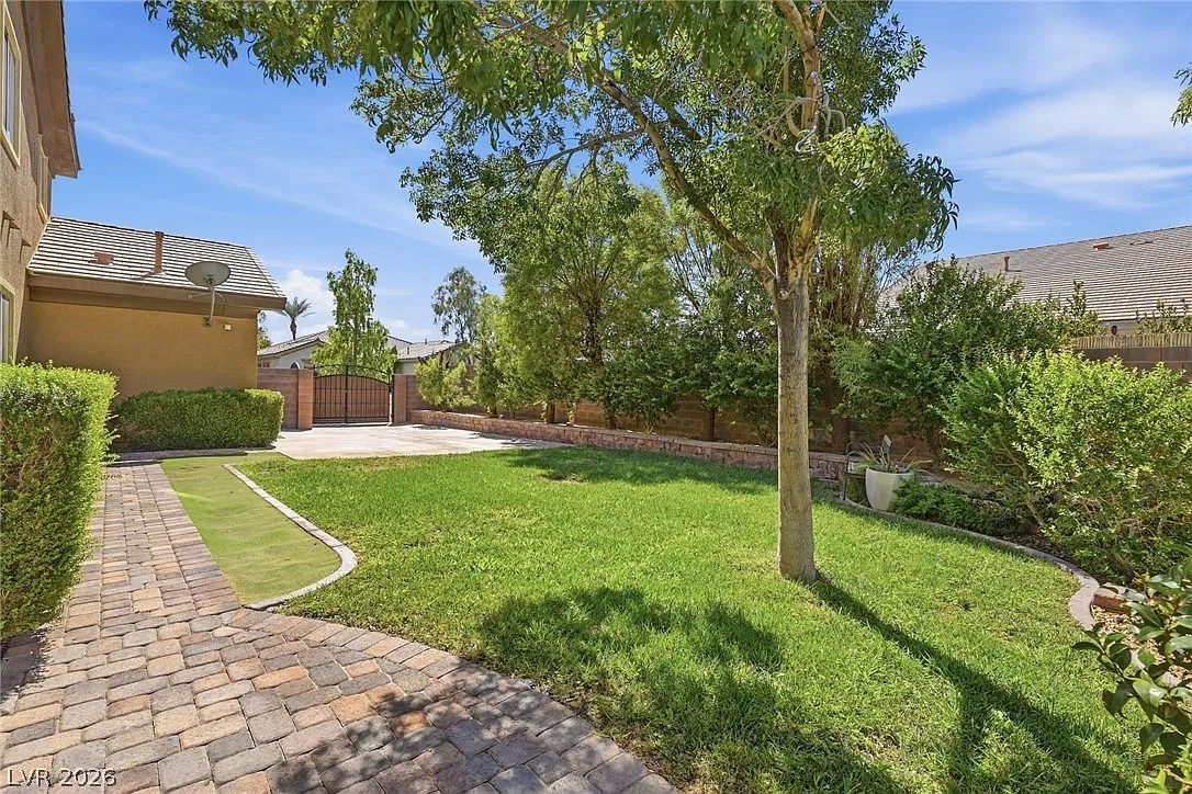 5 bed, 4.5 bath, 5049 sqft, $15,000 — Photo 3