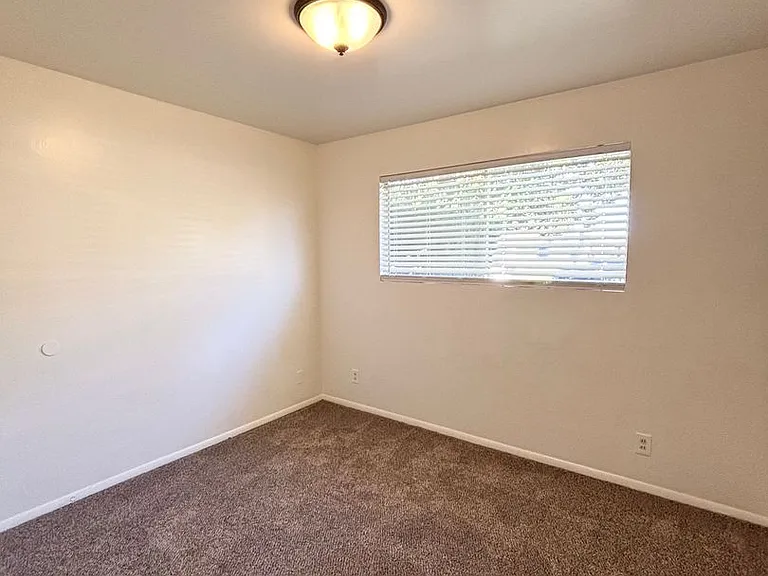 320 & 324 E Pine Ave — Photo 14
