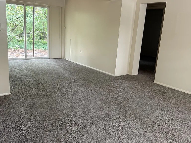 537 N Hanover St — Photo 2