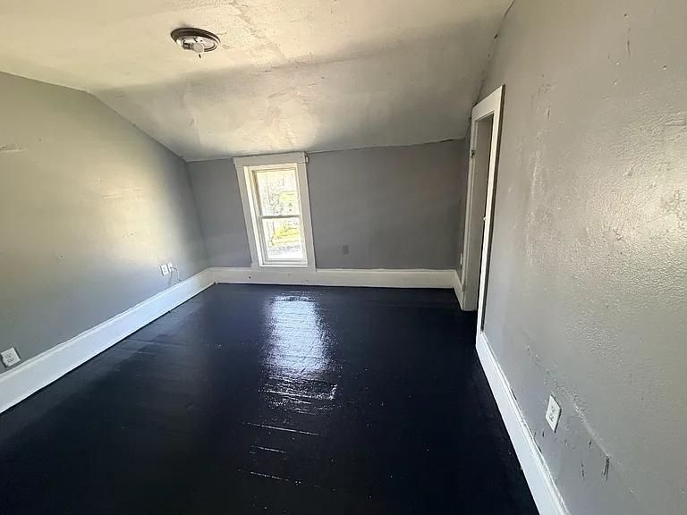 522 E Elm St — Photo 5