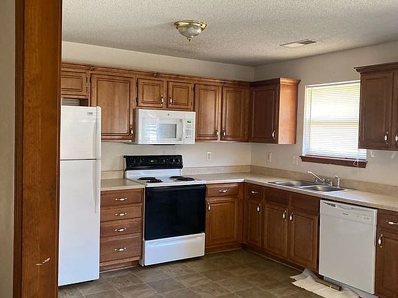 3rd image of 801 SE 6th St #A