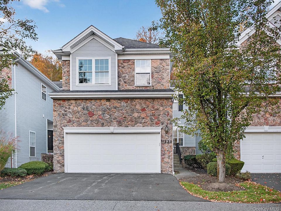 1st image of 221 Woodlands Drive