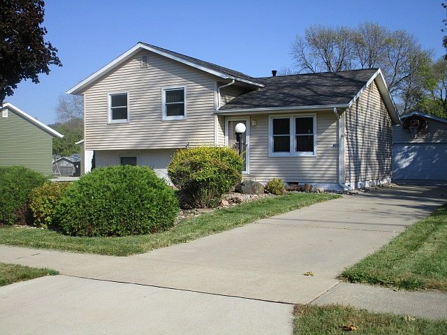 1st image of 912 Orchard Dr
