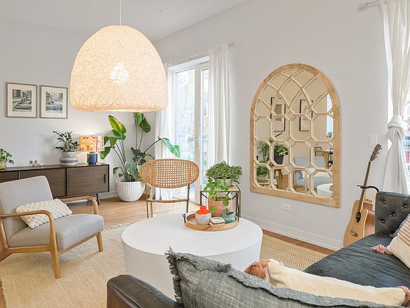 2nd image of 2205 W Medill Ave #1W