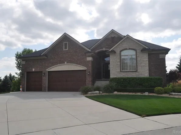 62735 Franklin Park Dr, Washington, MI 48094