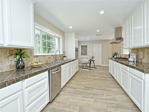 4th image of 4301 Balcones Woods Dr