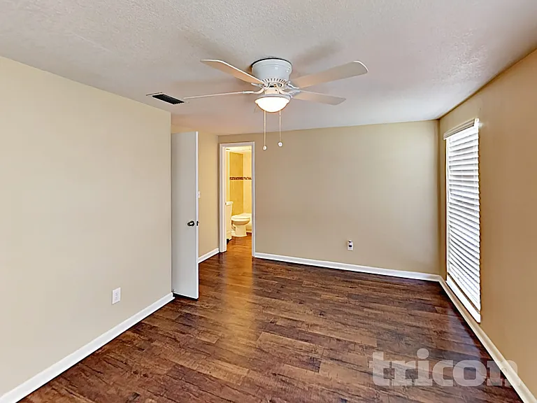 8213 Greenleaf Cir — Photo 6