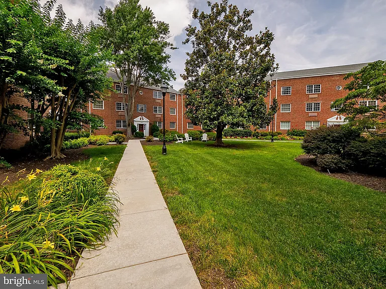 1608 W Abingdon Dr #102 — Photo 3