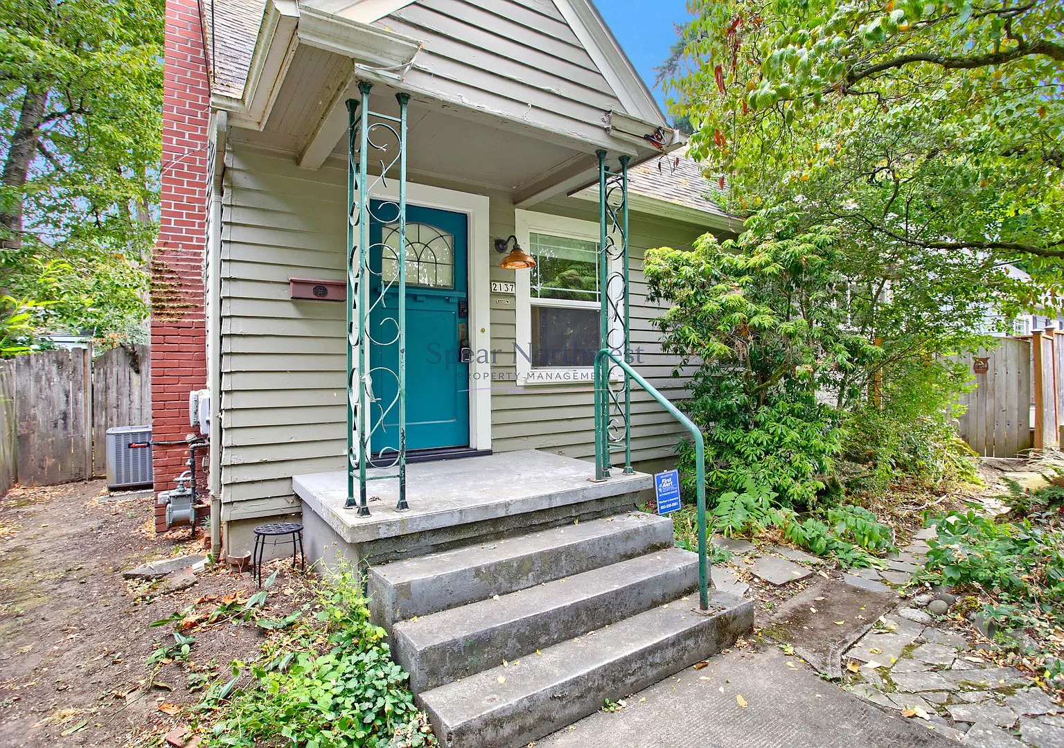 Classic 1925 Cape Cod 4BR Hardwoods, Built-Ins & Fenced Yard in Overlook — Photo 3