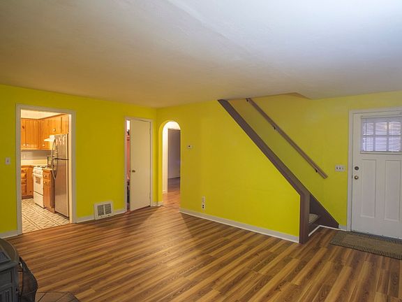 3rd image of 516 Torrance Ave