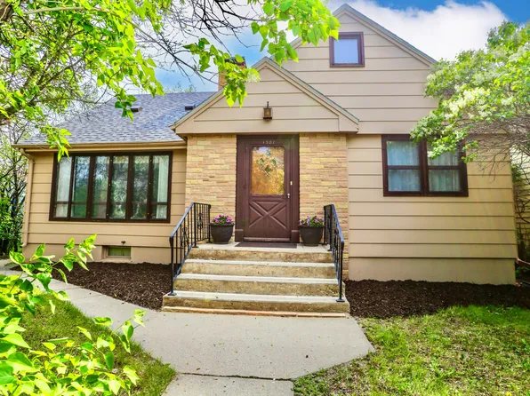 1507 S 3rd St, Aberdeen, SD 57401