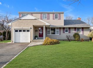 14 Washington Ave, Glen Head, NY 11545
