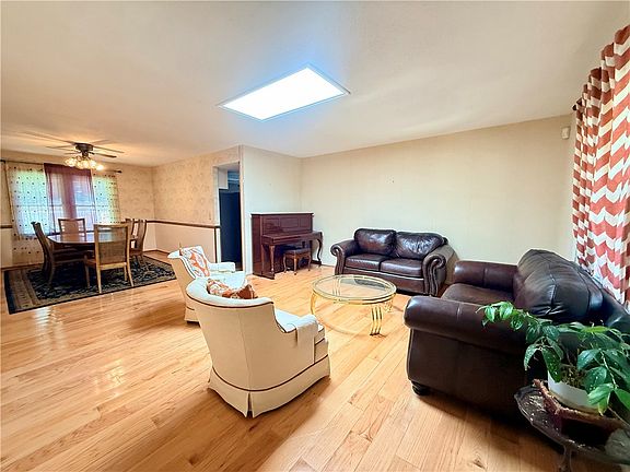 5th image of 107 Stonebrook Dr