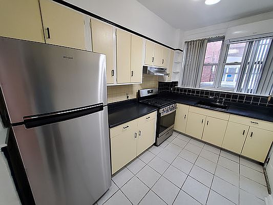 5th image of 4423 Avenue K #2
