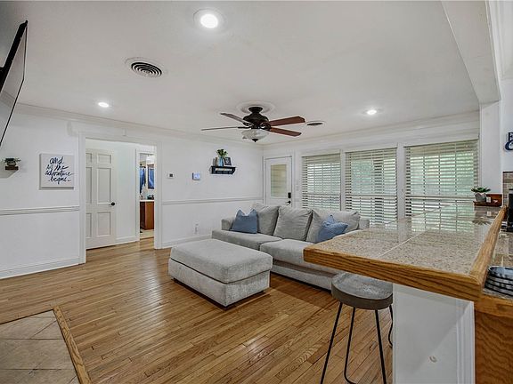 5th image of 1705 Woodland Dr