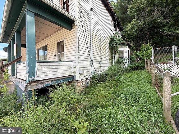 4th image of 87 Douglas Ave
