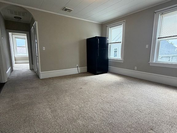 2nd image of 112 Niagara St #3
