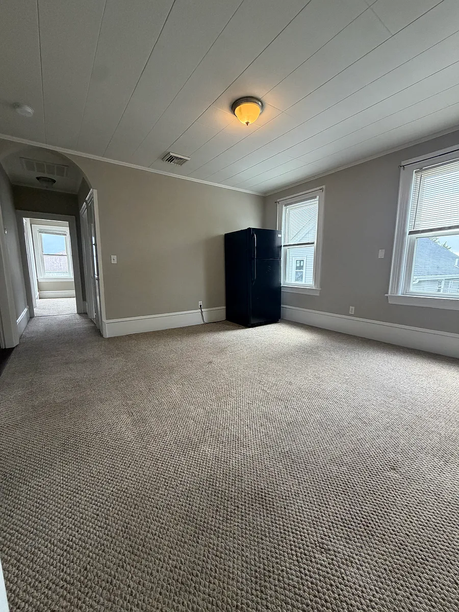 Building Photo - 112 Niagara St #3