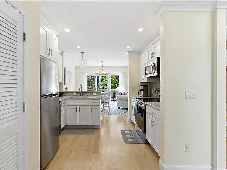 61 Clinton St #C — Photo 6