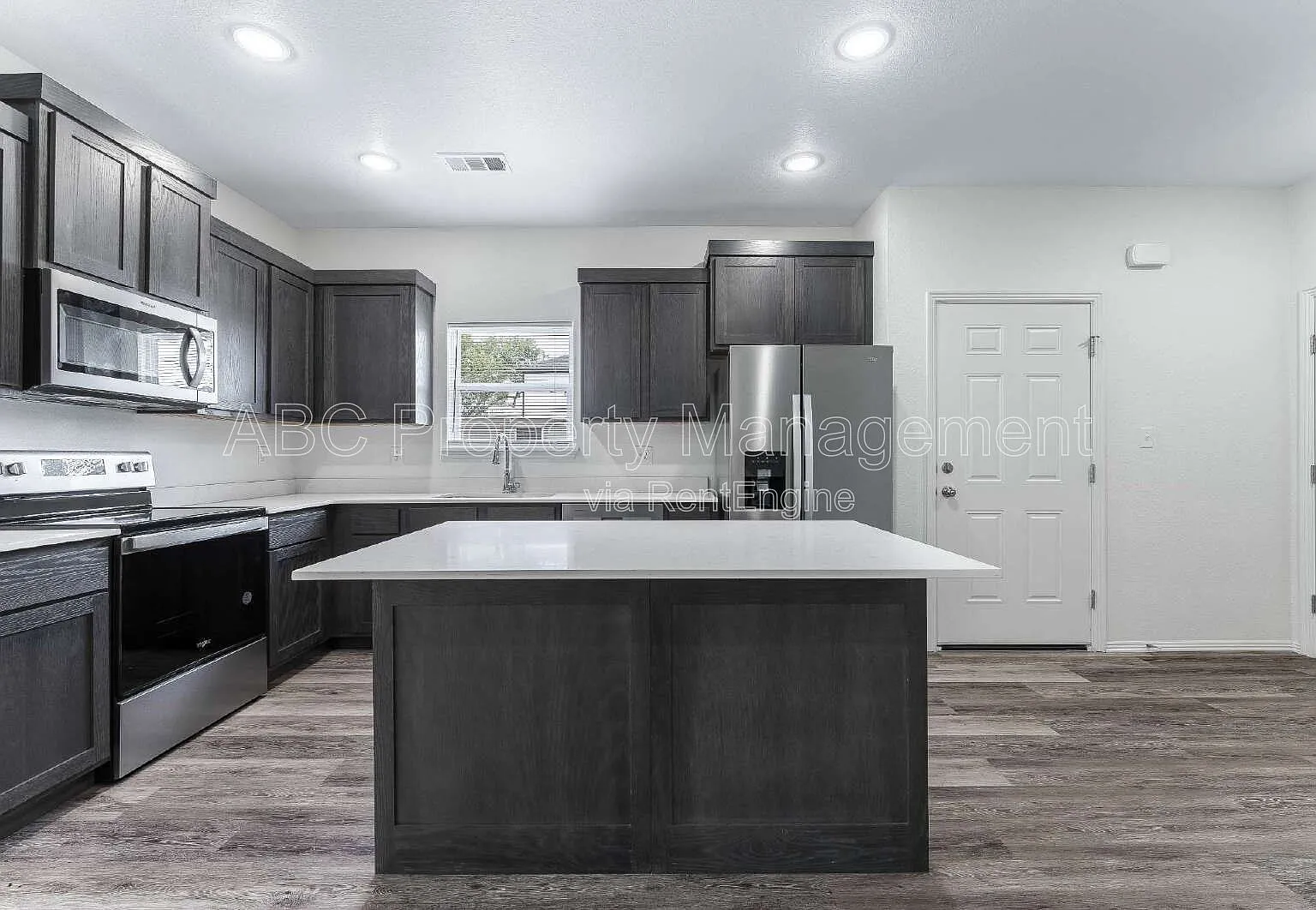 3 bed, 3.5 bath, $1,700 — Photo 2