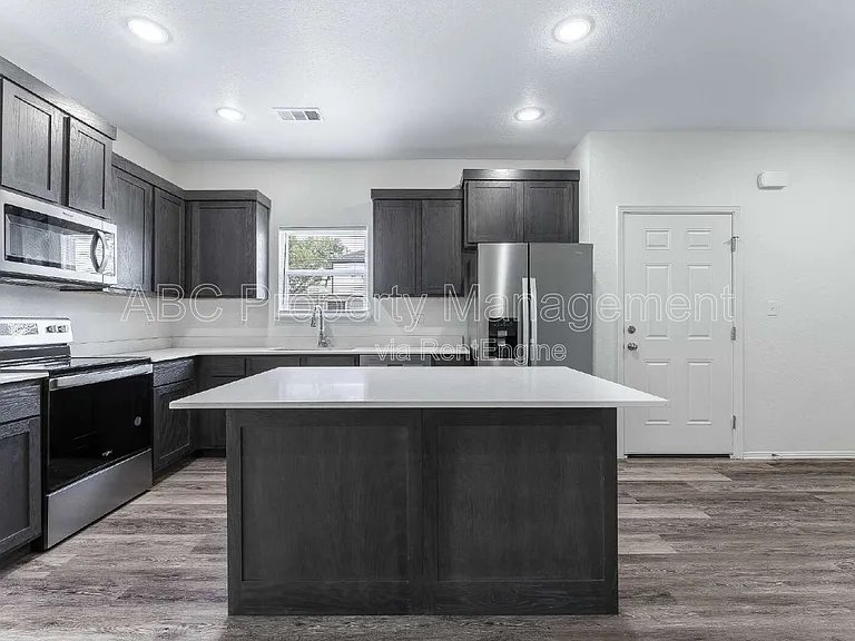 955 S Benchmark Ln #1 — Photo 2