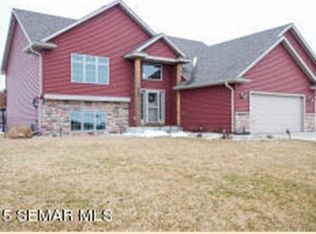 5525 Cambridge Hills Rd SE, Rochester, MN 55904