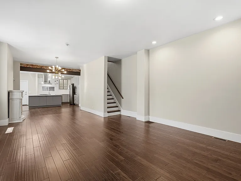 5641 Carnegie St — Photo 9