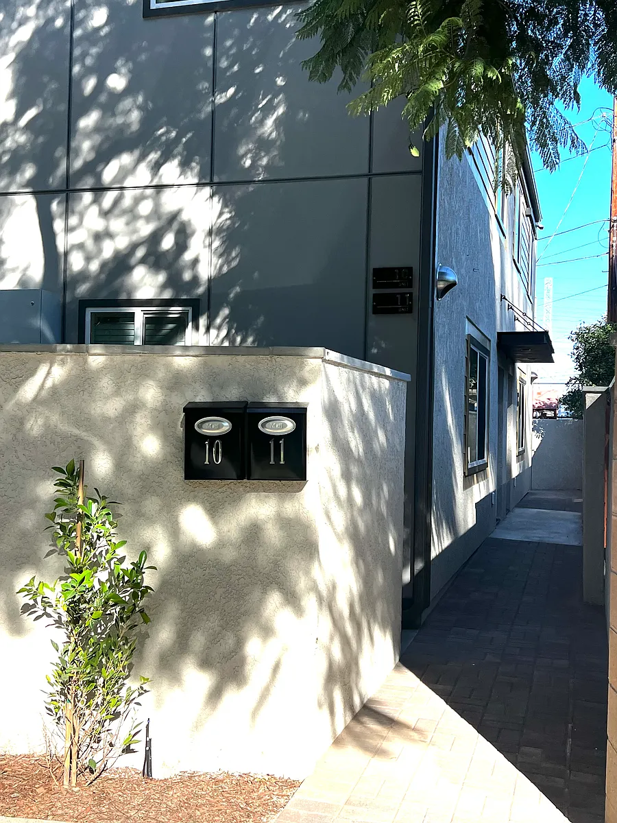 Building Photo - 6744 Orizaba Ave #10