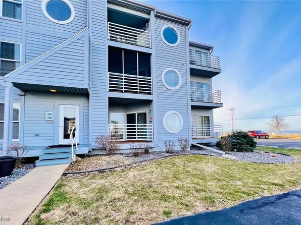 302 Clinton Reef Dr #302, Pt Clinton, OH 43452