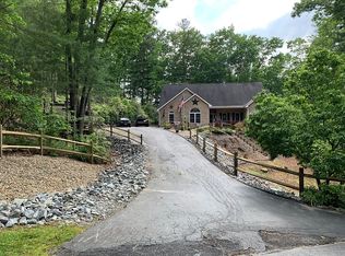 311 Shadecrest Ln, Mills River, NC 28759