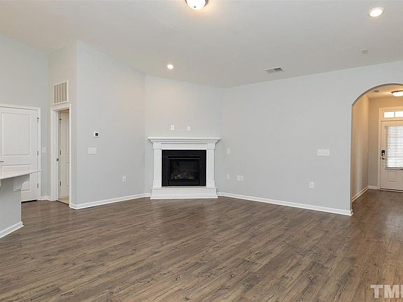 4th image of 430 Holly Blossom Dr