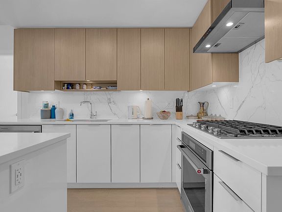 2nd image of 7769 Park Cres #1106