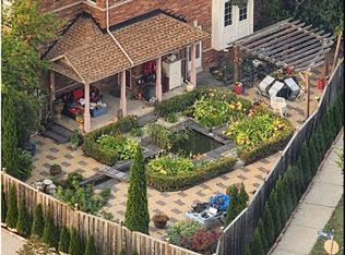 31 Ferrand Dr, Toronto, ON M3C 3Z2