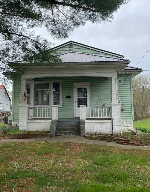 701 Broadway St photo 1