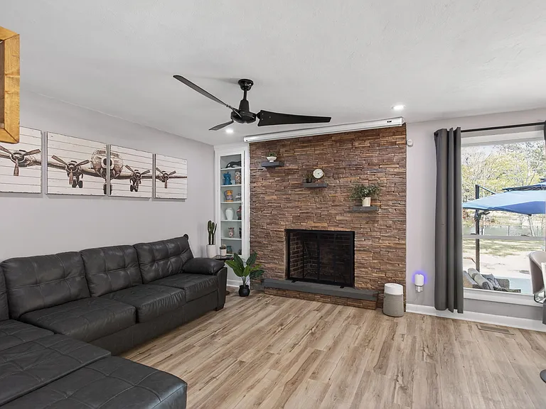 403 Holloway Dr — Photo 18