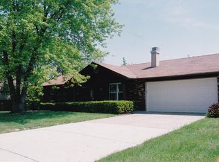 820 Summerview Dr, Saint Charles, MO 63304